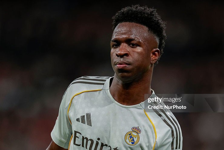 Vinicius liệu có rời bỏ Real Madrid để sang Ngoại hạng Anh thi đấu?