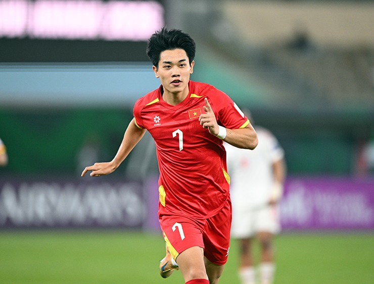 Đình Bắc ăn mừng bàn thắng vào lưới U23 UAE.