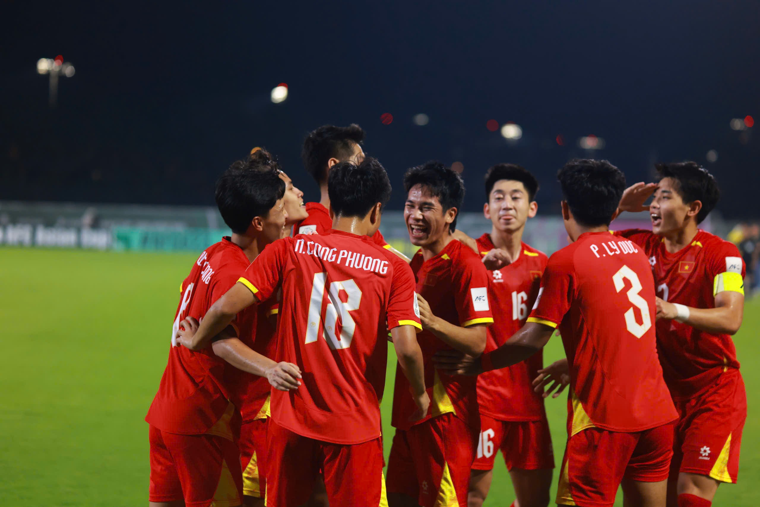 Phạt góc và penalty lại tạo ra đột biến cho U23 Việt Nam, khi trước đó U23 Việt Nam đã ghi bàn trước U23 Jordan cũng từ penalty &amp;&nbsp;phạt góc