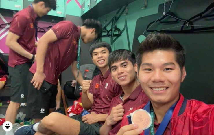 Tấm HCĐ U23 châu Á vừa qua là lờichào đẹp của đội trưởng U23 Việt Nam với các giải lứa U củamình.