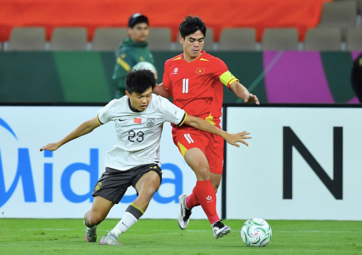 U23 Việt Nam (áo đỏ) trong trận gặp U23 Trung Quốc tại bán kết châu Á 2026