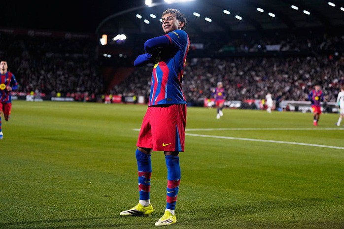 Phá kỷ lục của Maradona, Yamal vẫn chưa thể chạm tới Messi - 1