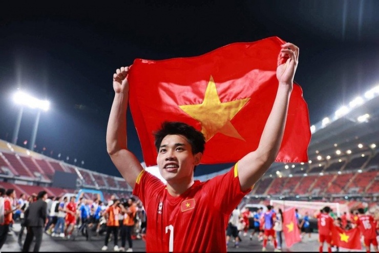 Nguyễn Đình Bắc từ giọt nước mắt tuổi 20 đến ngôi sao mới của bóng đá Việt Nam - 1