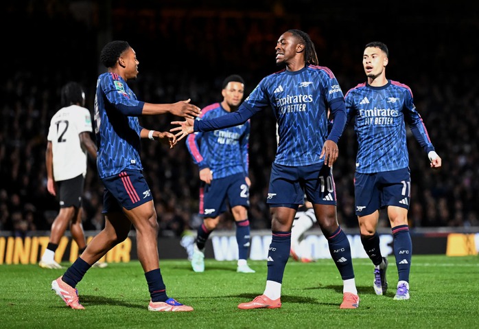 Bộ áo đấu sân khách quen thuộc của Arsenal. Ảnh: AP