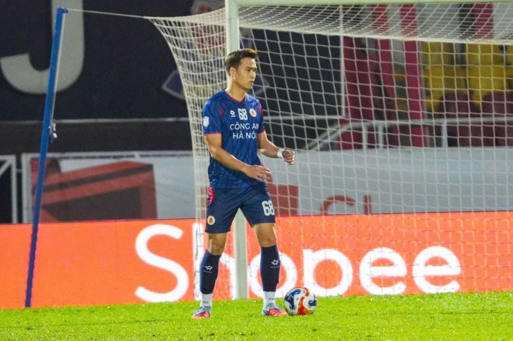 Việt Anh từng khoác áo U18, U22, U23 Việt Nam. Ảnh: CLB CAHN.
