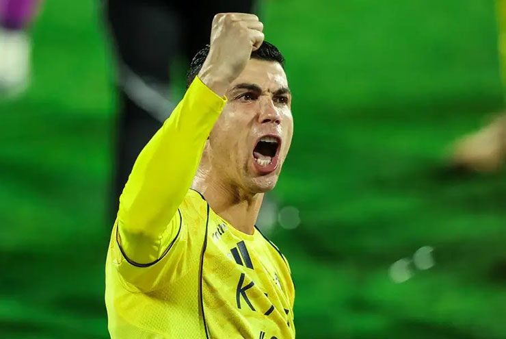 Ronaldo ghi cú đúp trong ngày Al Nassr quay lại ngôi đầu bảng