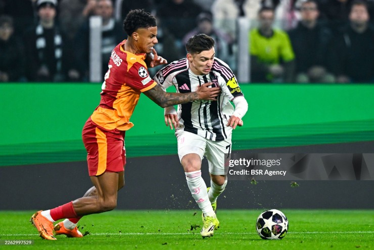 Juventus nỗ lực tấn công trong hiệp một