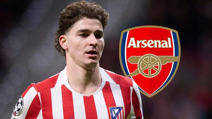 Arsenal đang nằm trong số những CLB theo dõi sát sao tiền đạo Alvarez