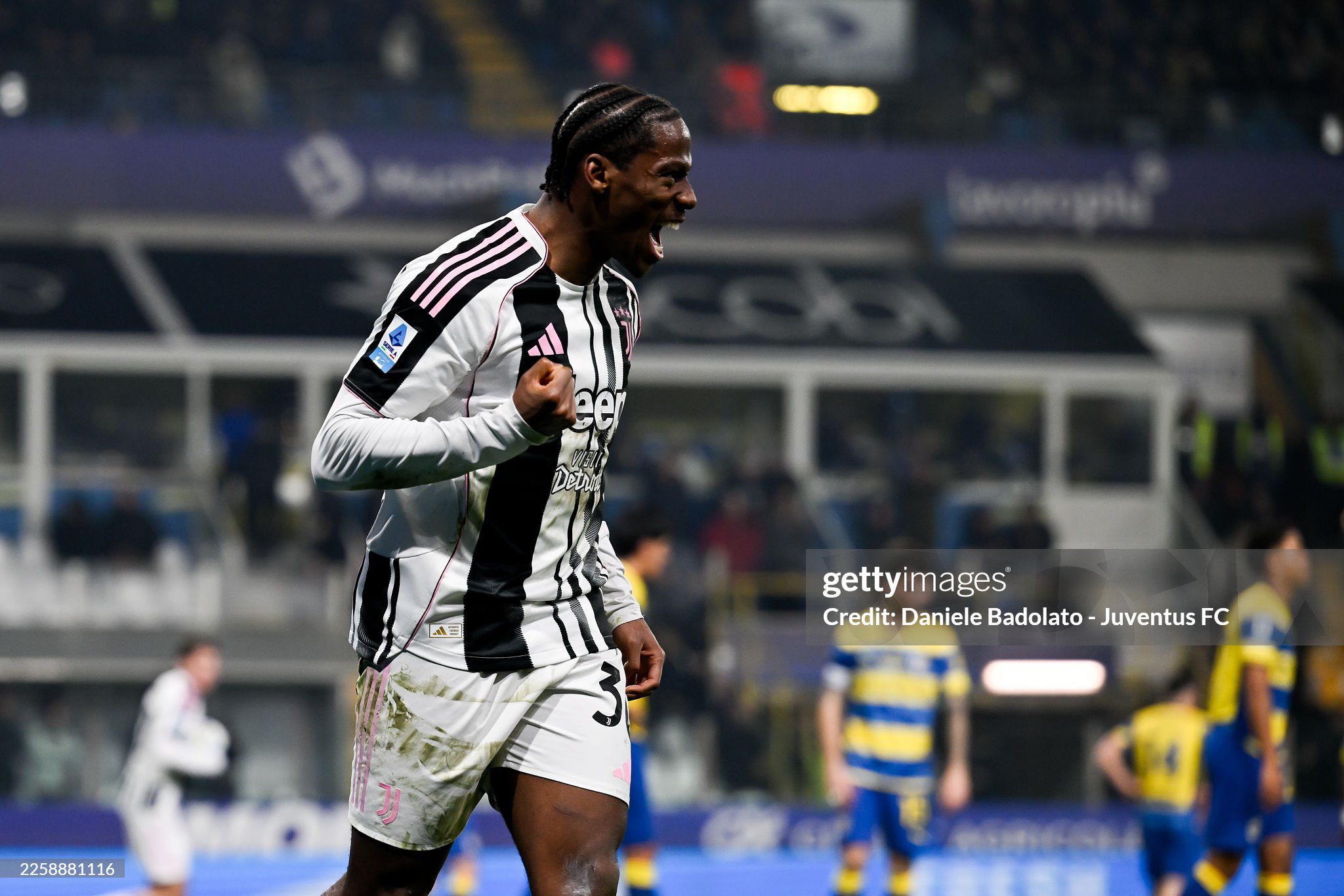 Juventus "đè bẹp" Parma ngay trên sân của đối thủ