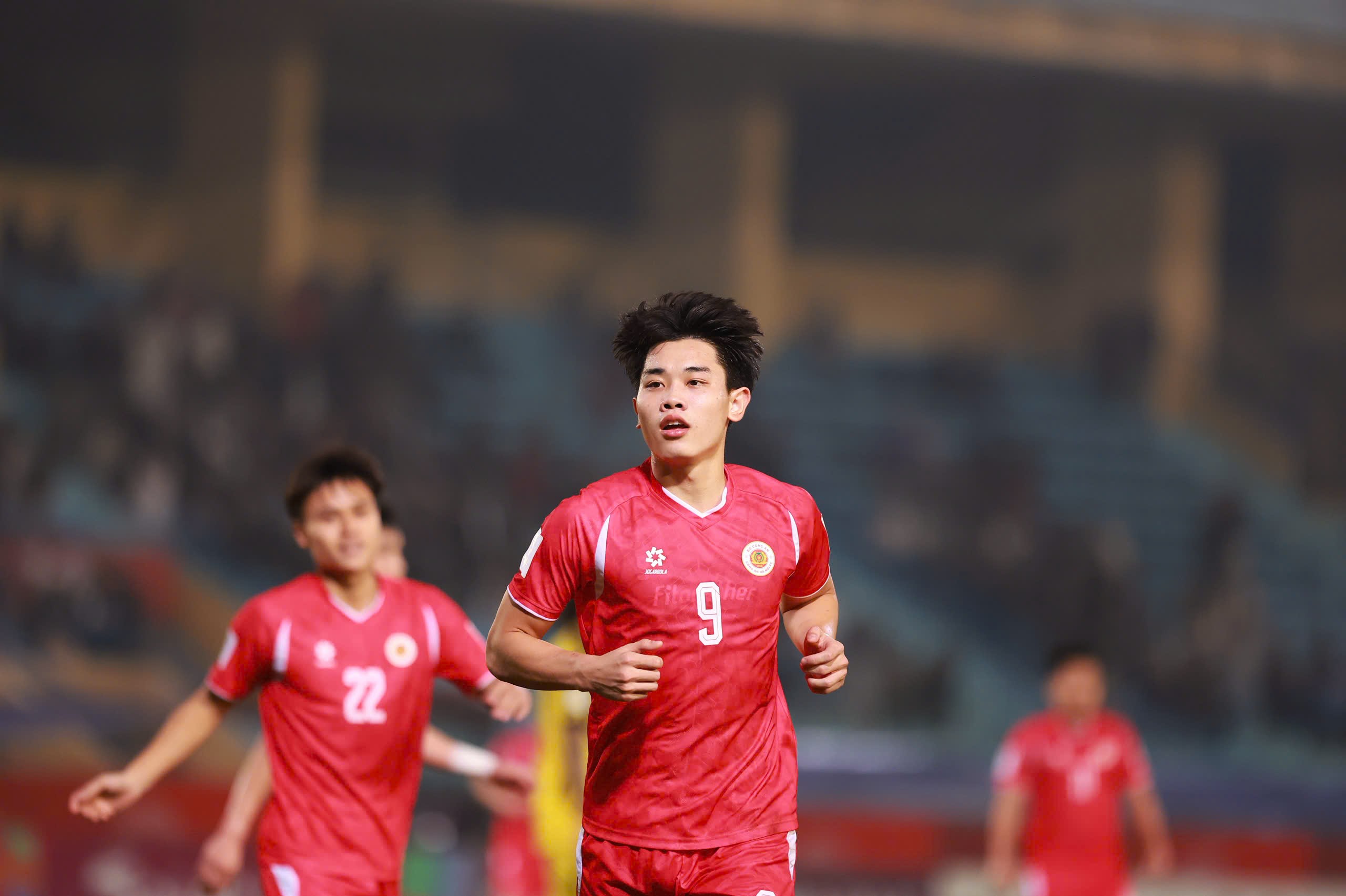 Đình Bắc ghi bàn thắng ấn định chiến thắng 4-0 sau trận lượt đi