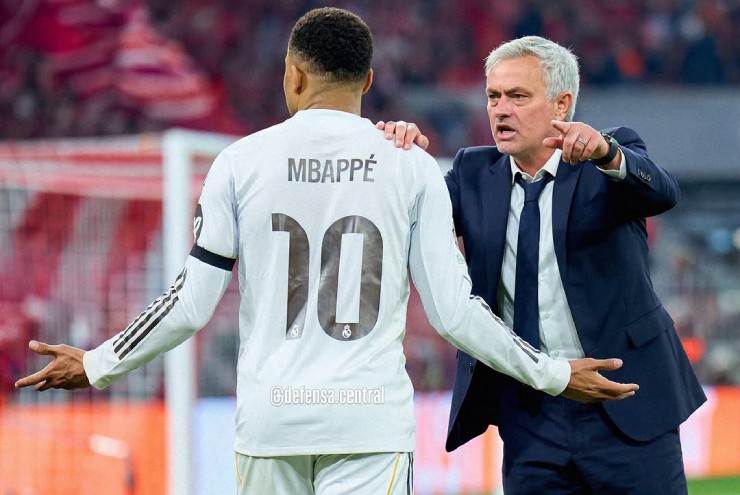 Mourinho được đồn rằng sẽ thay thế Arbeloa tại Real Madrid