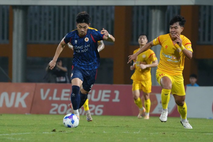 Đình Bắc đã tìm lại cảm giác săn bàn tại V-League và đang thăng hoa trong chặng đua về đích