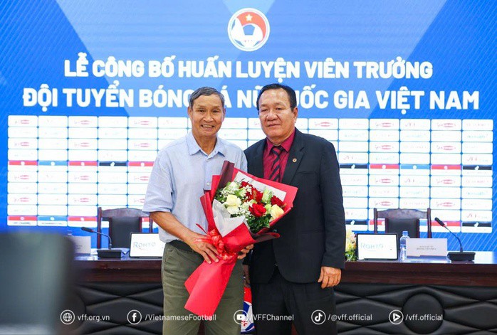 HLV Hoàng Văn Phúc (phải) sẽ dẫn dắt tuyển nữ Việt Nam từ ngày 1-5-2026
