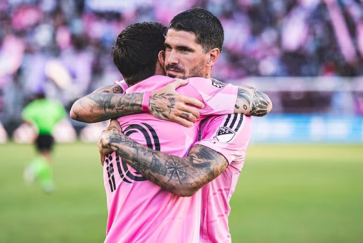 De Paul lập siêu phẩm giúp đội của Messi mở tỉ số