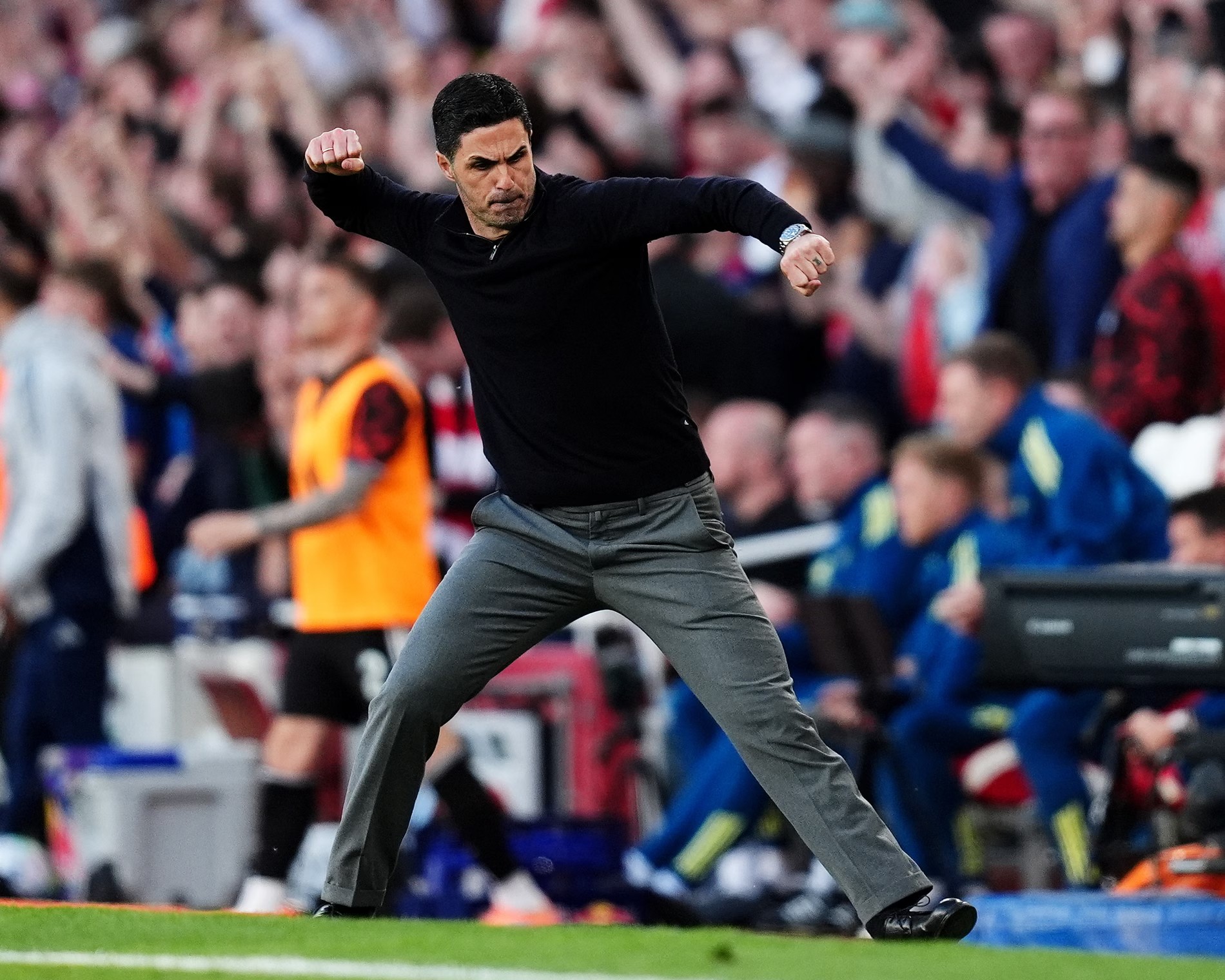 Arteta ăn mừng cuồng nhiệt ngay sau khi trận đấu kết thúc