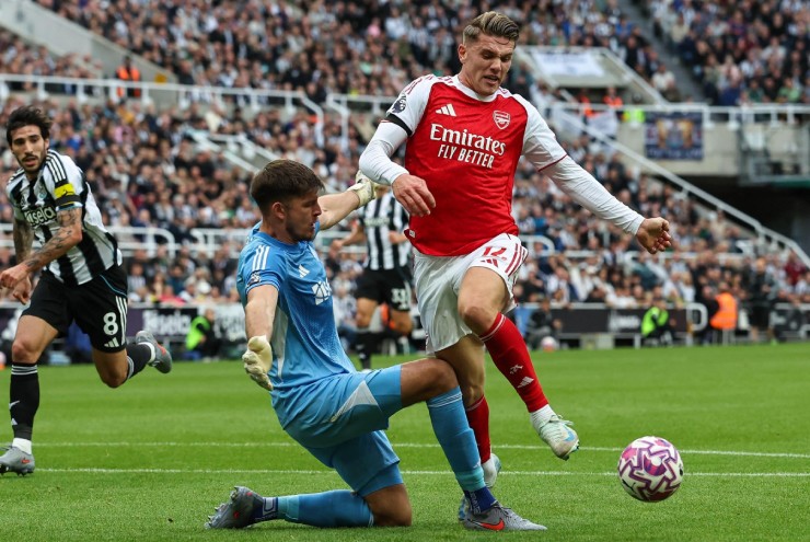Đây là lúc Arsenal phải tự cứu lấy bản thân