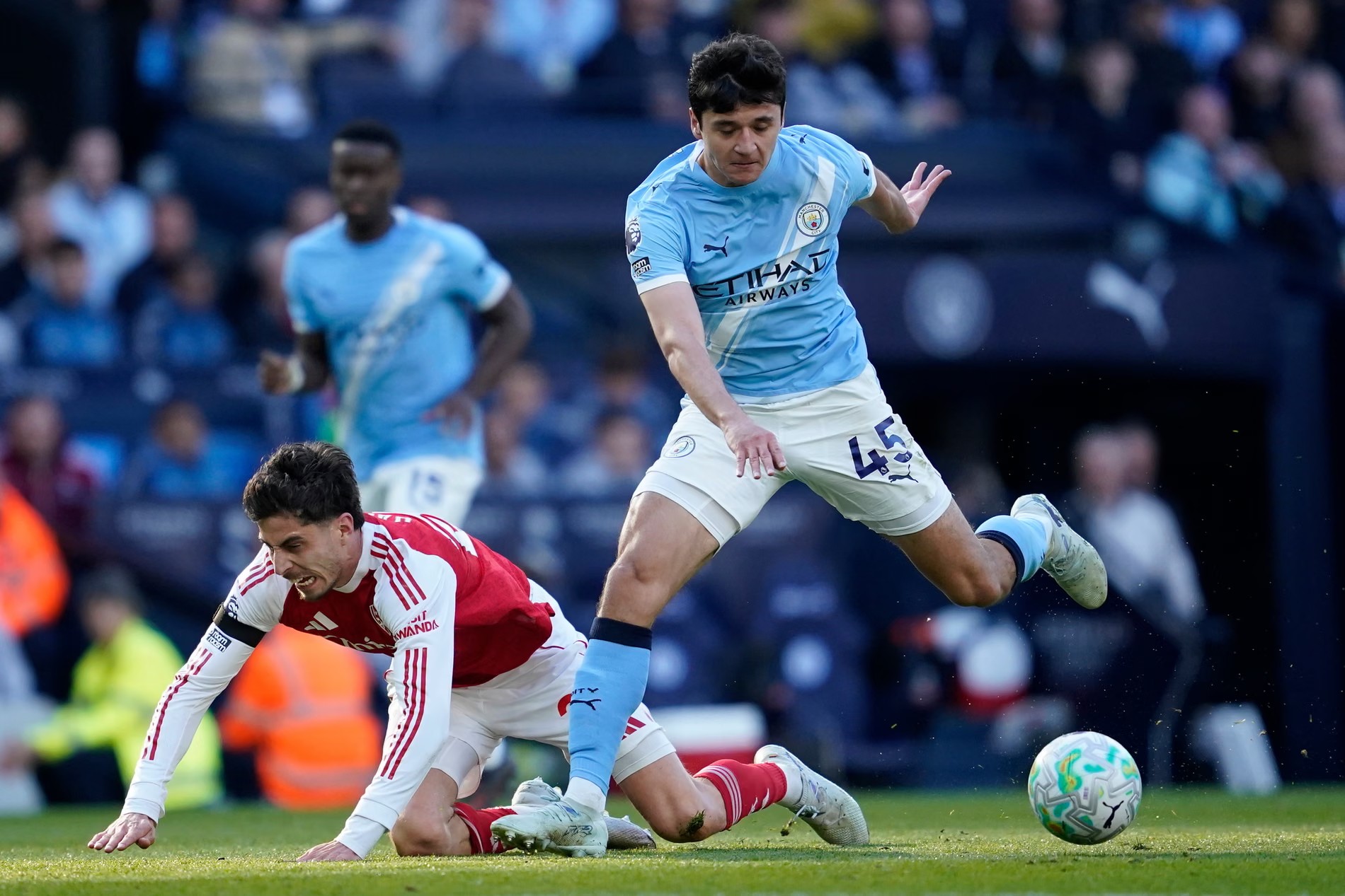 Arteta cho rằng Khusanov nhận thẻ đỏ sẽ khiến kịch bản trận đấu với Man City rất khác