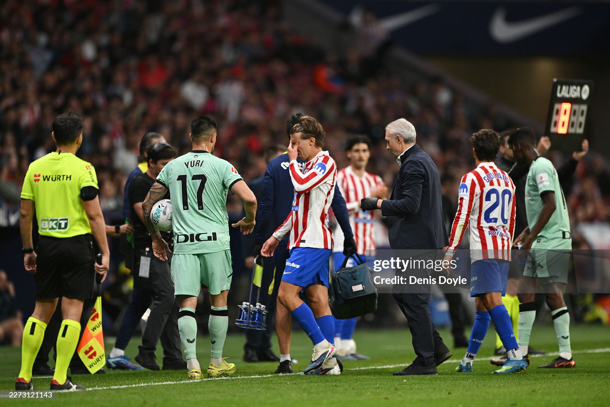 Thiếu Barrios sẽ là nỗi lo lớn với Atletico