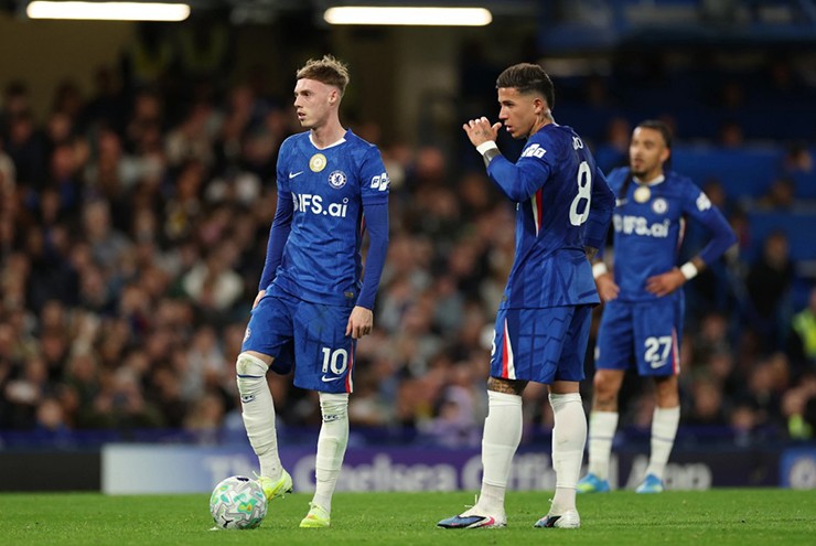 Chelsea sa sút báo động&nbsp;trong cuộc đua top 5
