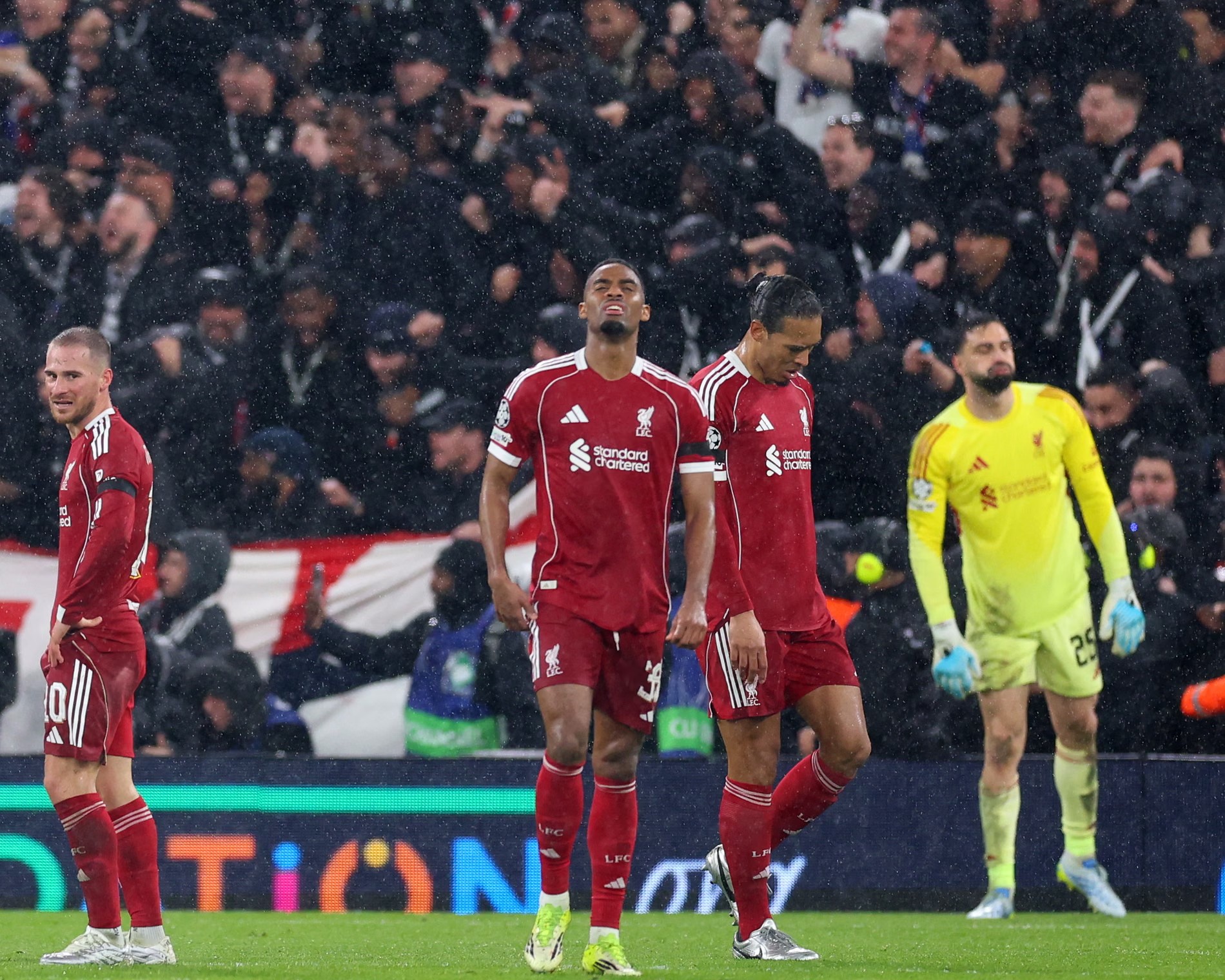 Liverpool thất bại toàn diện trước PSG
