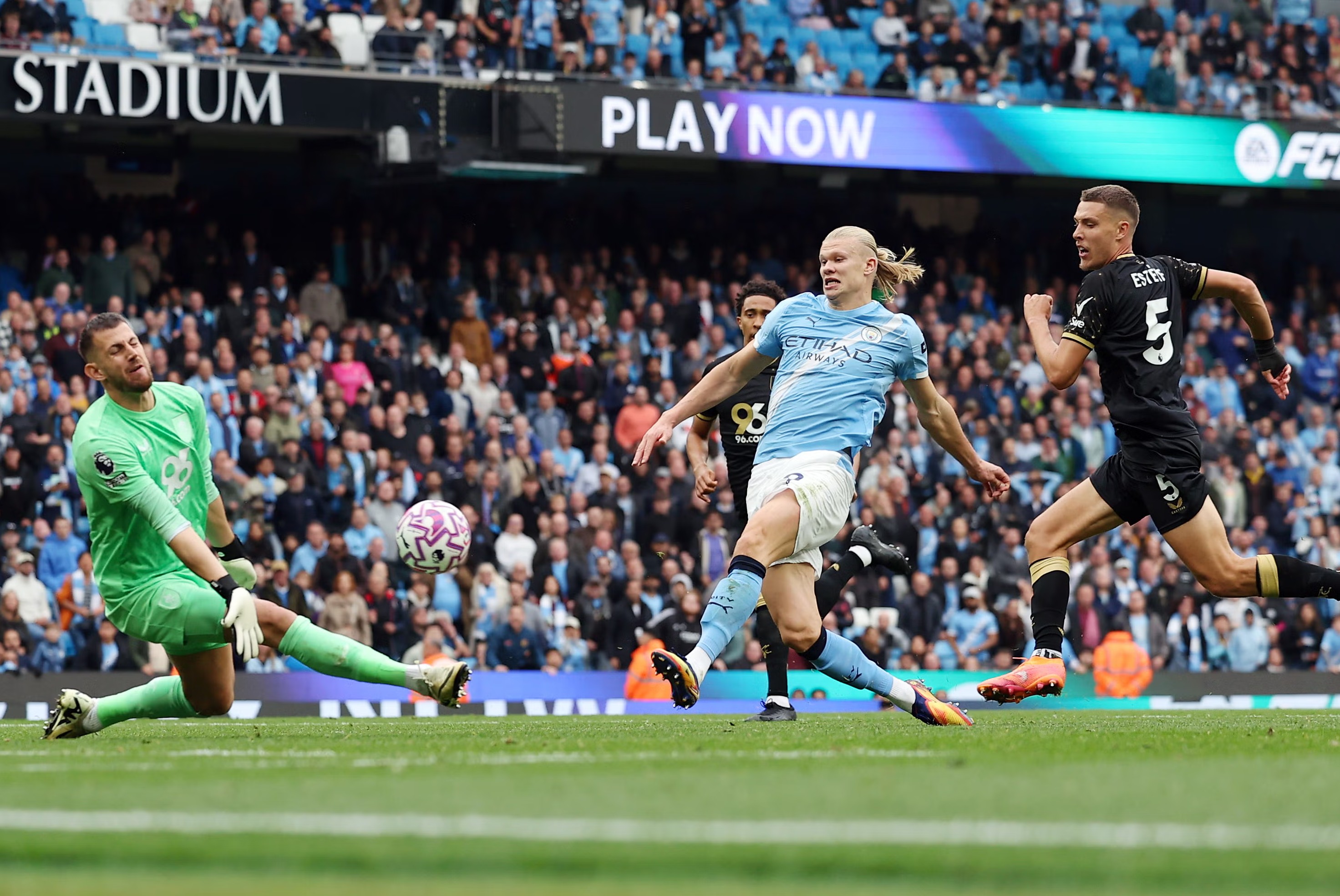 Man City dễ có trận thắng đậm trước Burnley