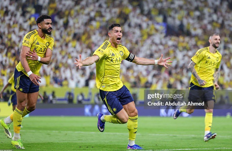 Ronaldo tỏa sáng trong "trận cầu 6 điểm"
