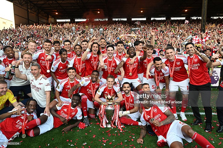 Arsenal vỡ òa với chức vô địch Ngoại hạng Anh lịch sử
