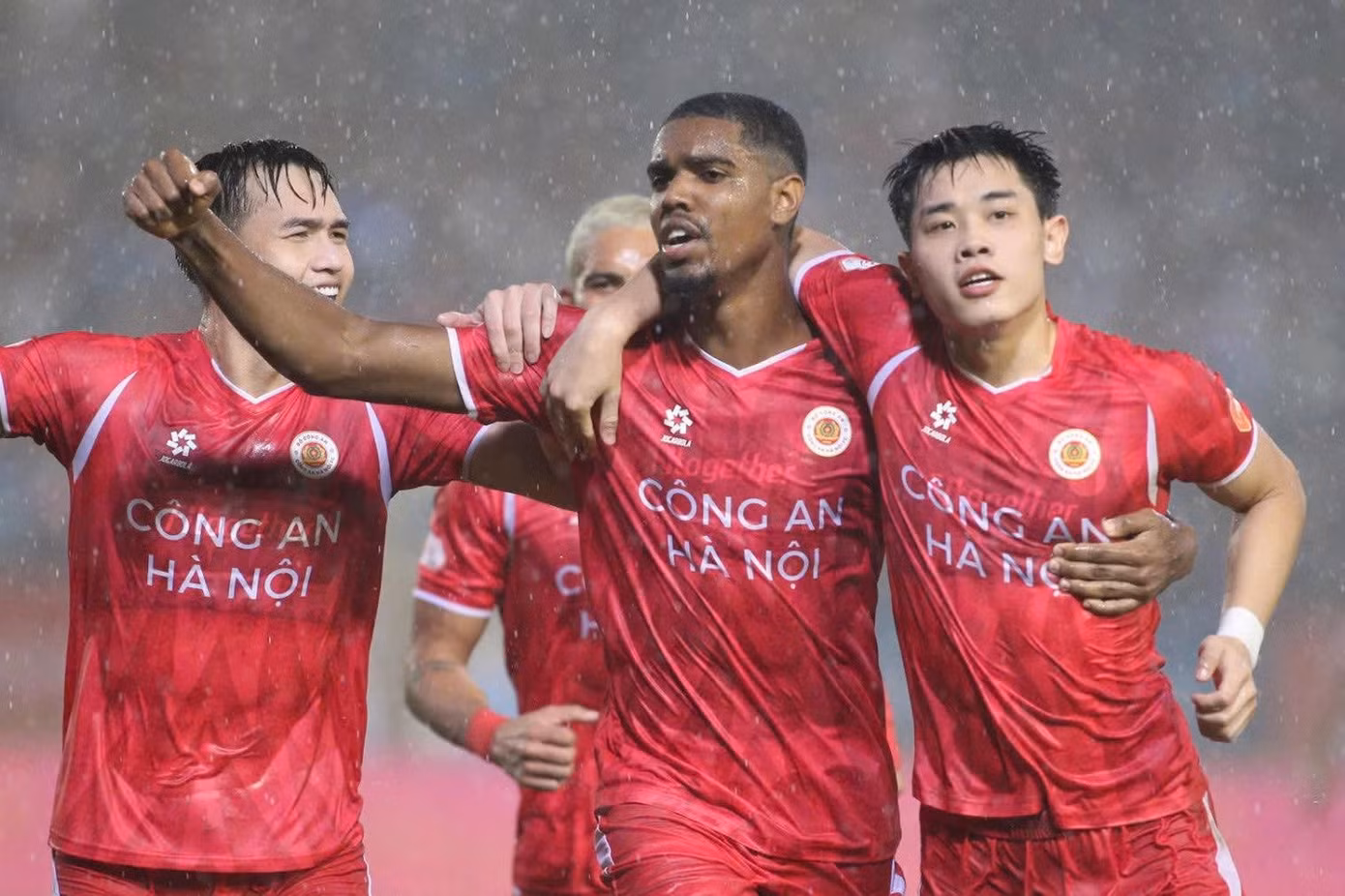 V.League còn gì đáng xem trong 3 vòng cuối? - 2