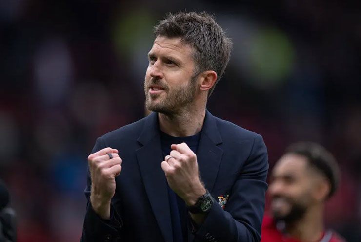 Michael Carrick được các cầu thủ MU ủng hộ tiếp tục dẫn dắt CLB mùa sau