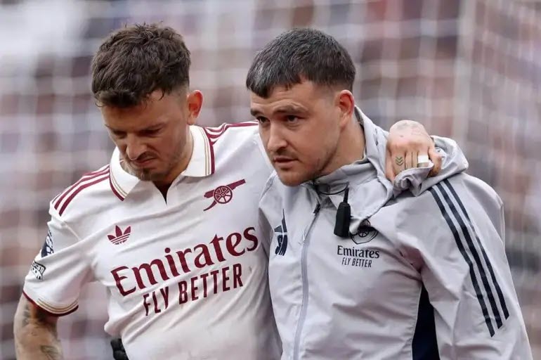 Ben White chấn thương phải rời sân ở hiệp 1 trận Arsenal thắng West Ham