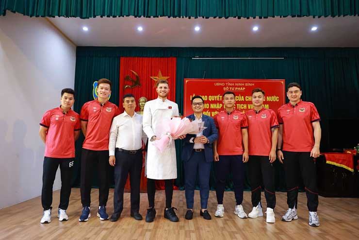 3 SAO Việt kiều chính thức nhận quốc tịch Việt Nam, chờ thầy Kim gọi tên - 3