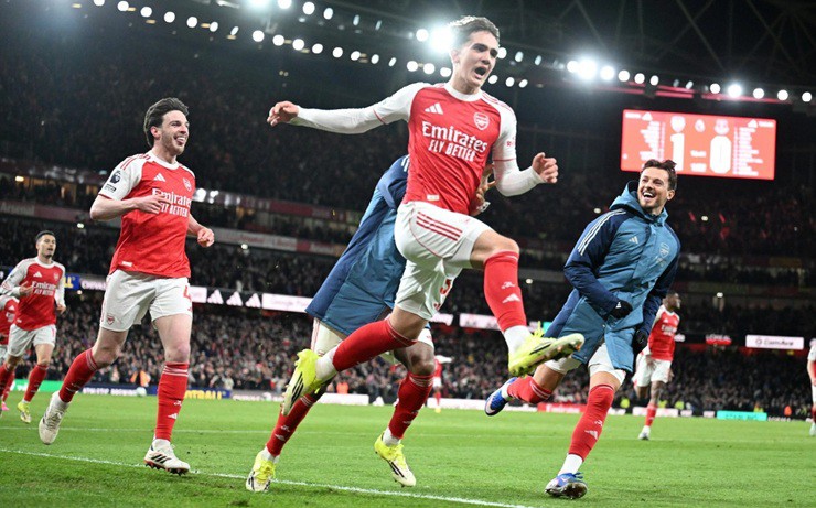 Những tài năng trẻ triển vọng như Dowman cho thấy Arsenal đang sỡ hữu đội hình có tính kế thừa