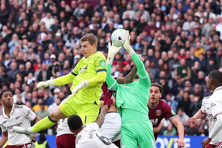 West Ham&nbsp;không được công nhận bàn gỡ hòa ở những phút bù giờ