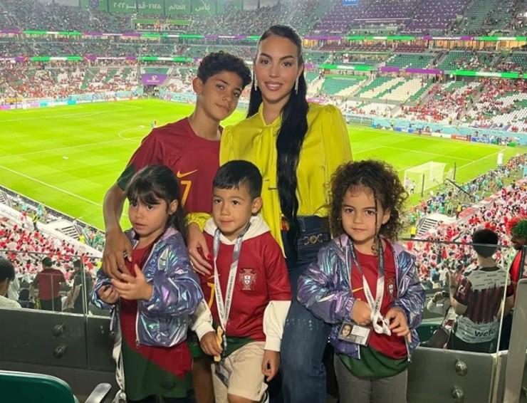 Georgina và&nbsp;các con luôn&nbsp;đồng hành cùng Ronaldo tại các giải đấu lớn