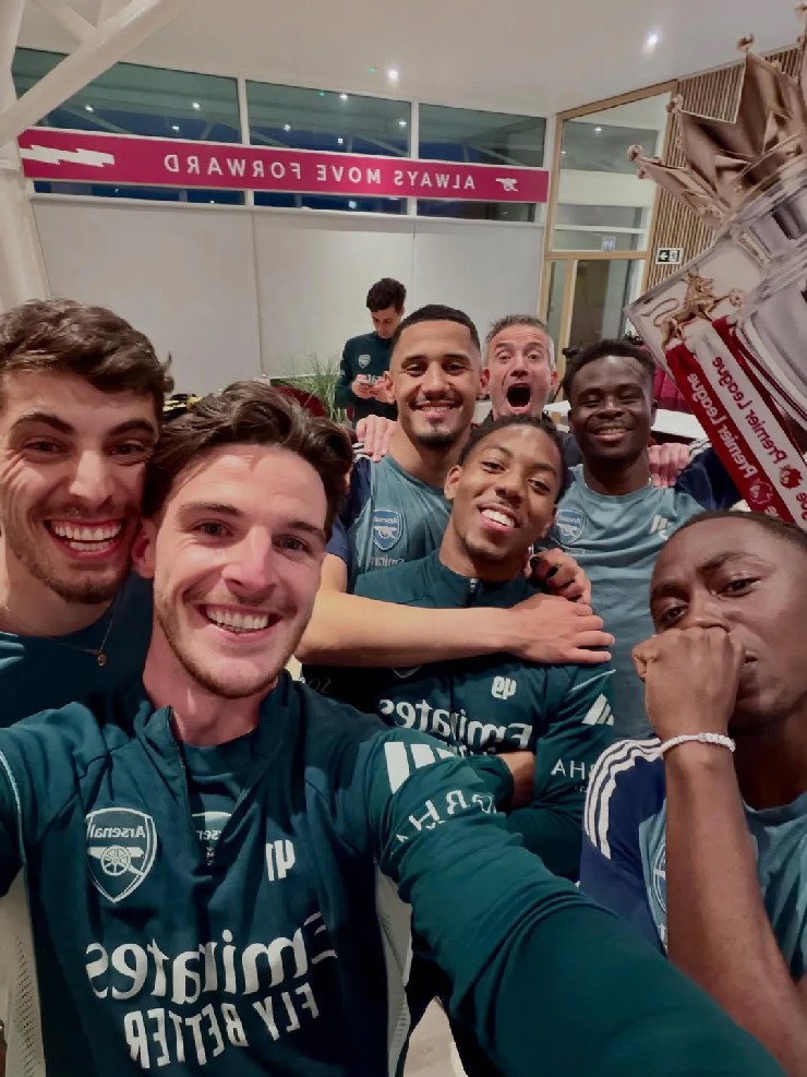 Khoảnh khắc vỡ òa của Arsenal sau 22 năm chờ đợi