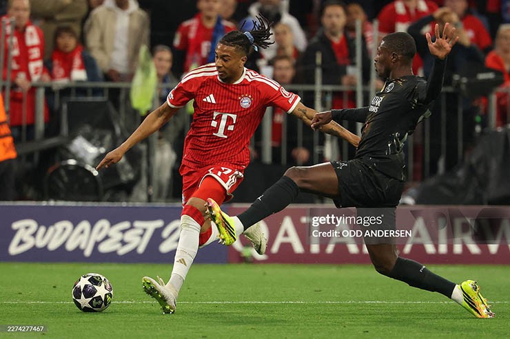 Màn tái đấu giữa Bayern Munich (áo đỏ) và PSG diễn ra hấp dẫn