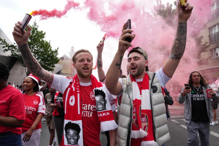 Trực tiếp Arsenal rước cúp vô địch Ngoại hạng Anh: Thầy trò Arteta tri ân fan - 8