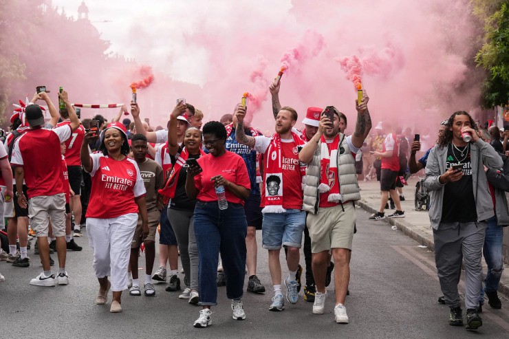 Trực tiếp Arsenal rước cúp vô địch Ngoại hạng Anh: Thầy trò Arteta tri ân fan - 9