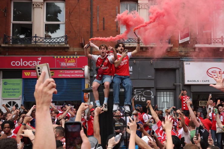 Trực tiếp Arsenal rước cúp vô địch Ngoại hạng Anh: Thầy trò Arteta tri ân fan - 11