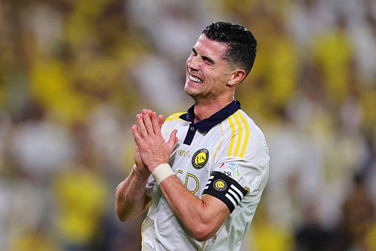 Chức vô địch đã chắc trong tay Al Nassr, và Ronaldo được thay ra trong những giọt nước mắt hạnh phúc