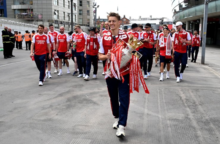 Trực tiếp Arsenal rước cúp vô địch Ngoại hạng Anh: Thầy trò Arteta tri ân fan - 6