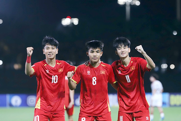 Nguyễn Lực và đồng đội ở U17 Việt Nam sẽ đối đầu U17 Bỉ.