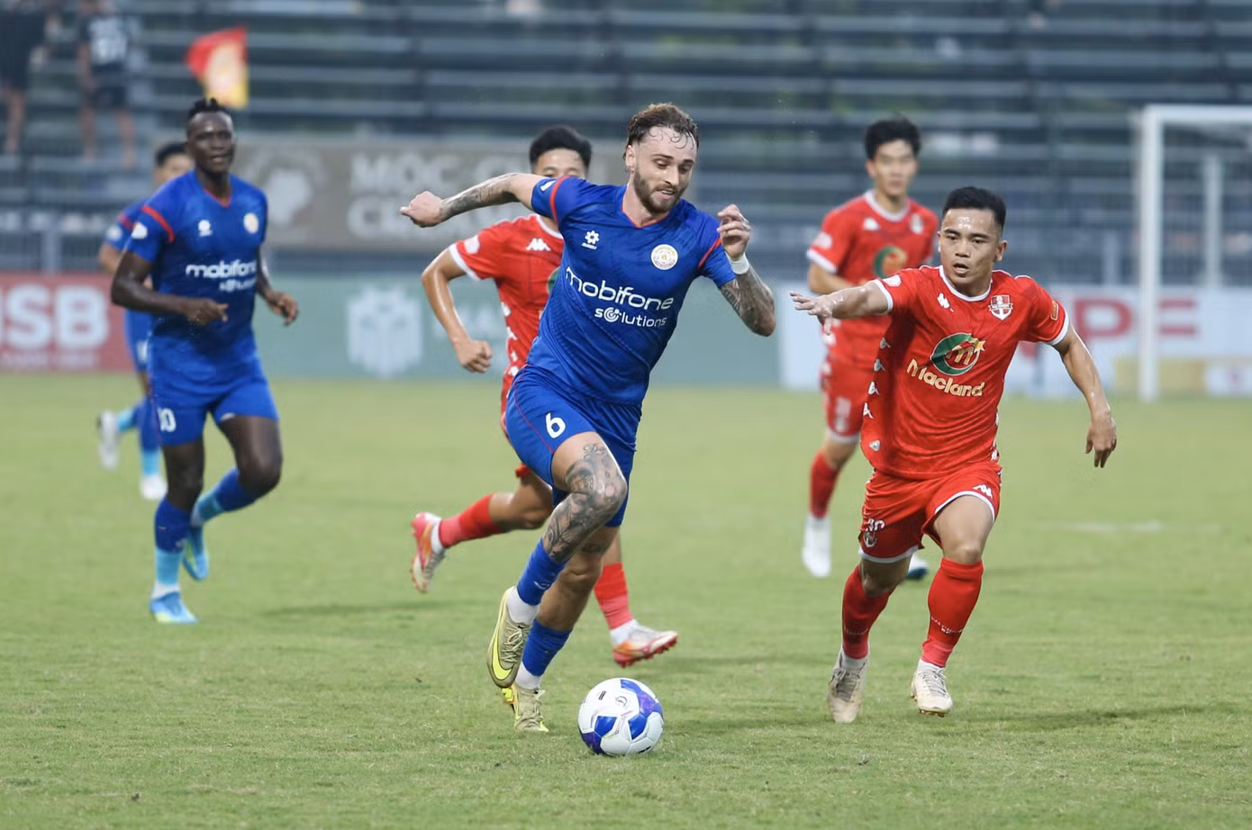 Hy hữu 3 đội cùng điểm, V.League nghẹt thở cuộc đua trụ hạng - 2