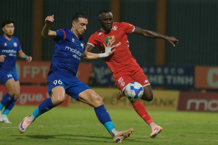 Dù đã thoát "án" cấm dự V-League nhưng đội bóng đất cảng vẫn phải nộp phạt 50 triệu đồng vì chậm hoàn thiện hồ sơ theo quy định của Ban Cấp phép Liên đoàn Bóng đá Việt Nam (VFF)