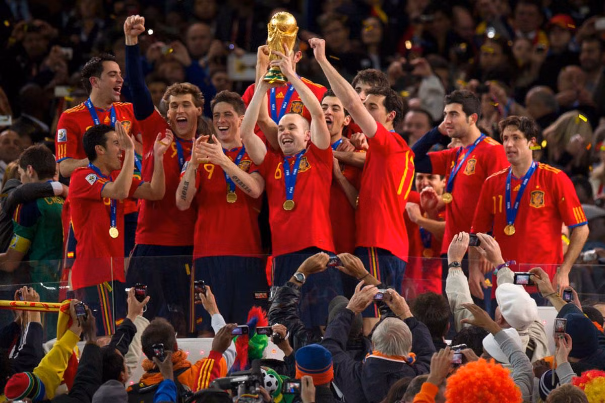 Tây Ban Nha lần đầu tiên đăng quang ở World Cup.