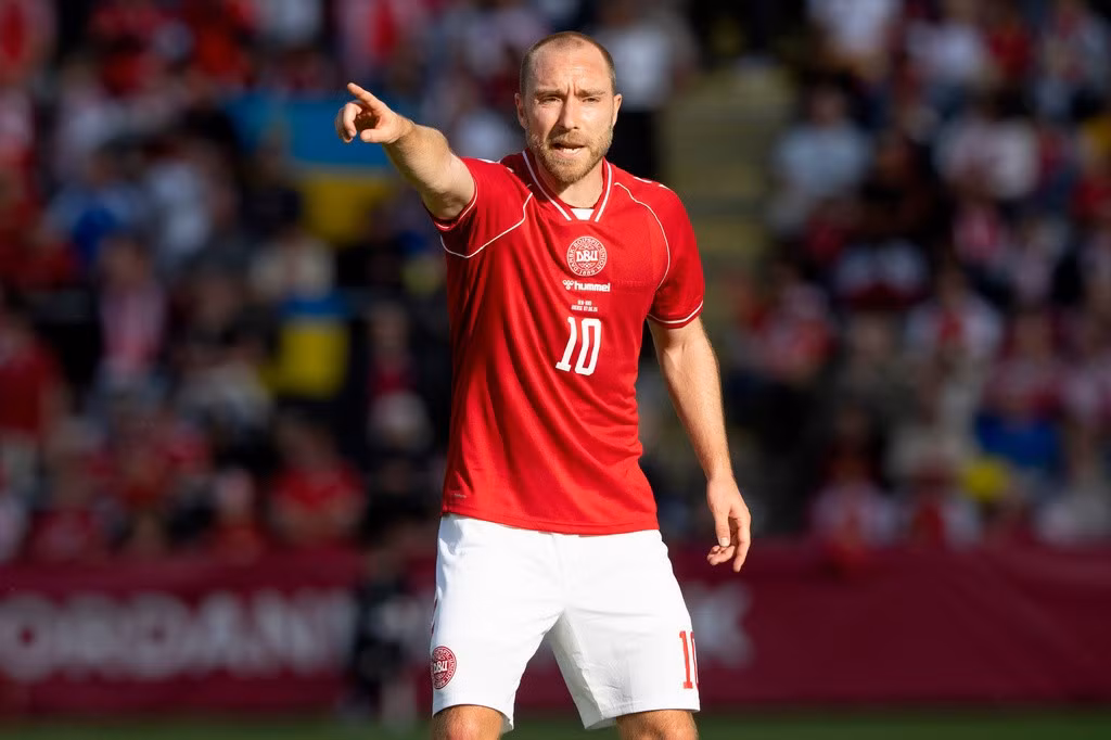 Tình trạng mới nhất của Eriksen khi gục xuống sân lần 2 - 2