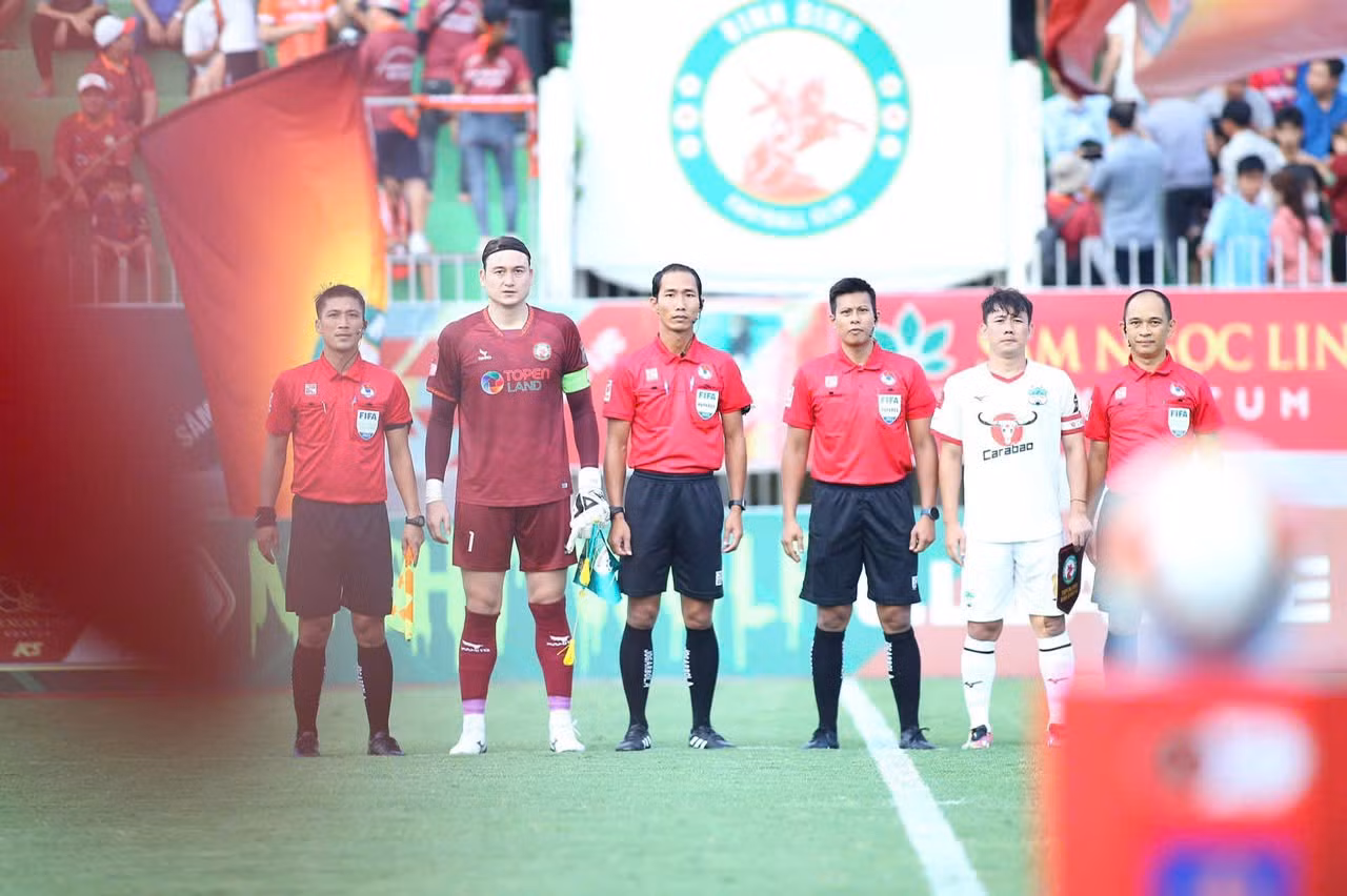 VPF thuê trọng tài FIFA bắt trận play-off tranh suất dự V.League - 2