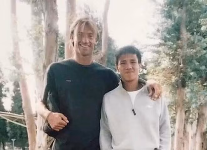 HLV Herve Renard (trái) thời còn ở Nam Định năm 2004