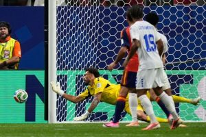 Vozinha về V.League: Lợi nhiều, nhưng không ít rủi ro