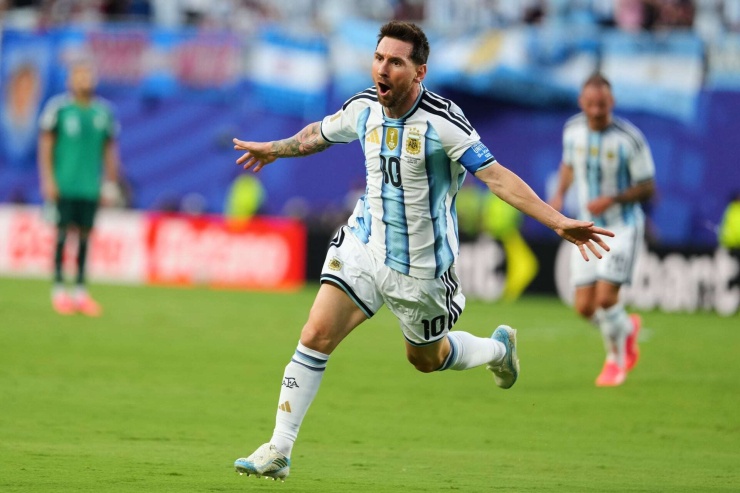 Messi đang quá thăng hoa khi không còn áp lực trên vai. Ảnh: AP